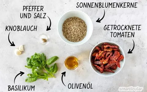 Zutaten für leckere Pesto Rezepte: Basilikum, Knoblauch, Sonnenblumenkerne, getrocknete Tomaten, Olivenöl, Pfeffer und Salz.
